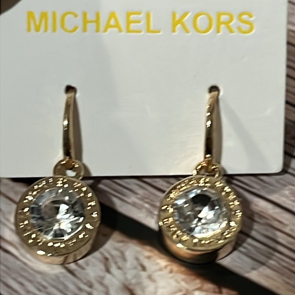 💥NWT💥 Michael Kors Gold tone & Crystal drop earrings! 😍 - Picture 3 of 4